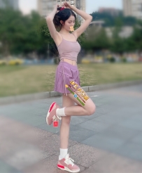 【台南】冰雪   162.46.C.26歲 皮膚白嫩 經常健身晨跑   喜歡穿著絲襪和短裙 展現修長